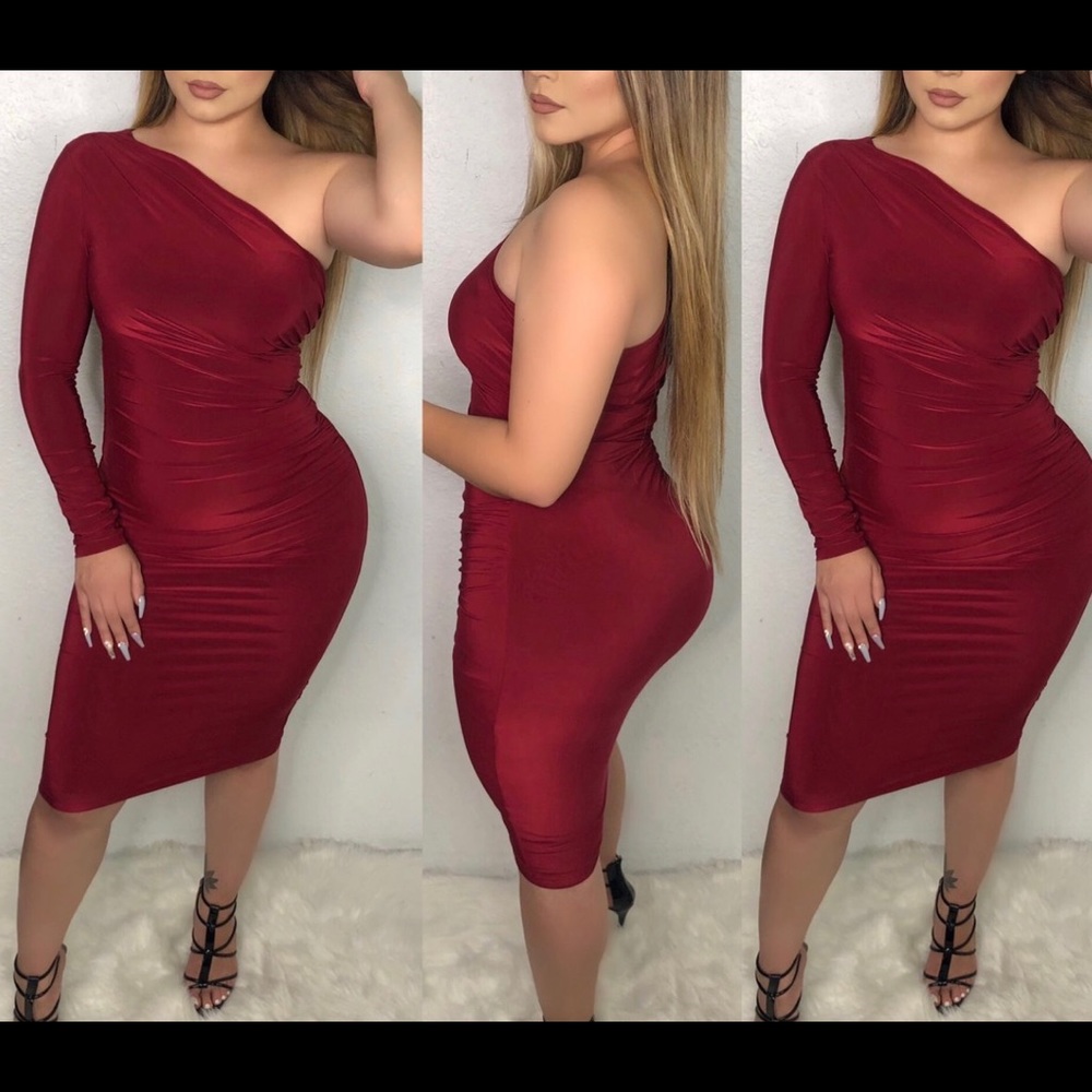 Burgundy one solder dress